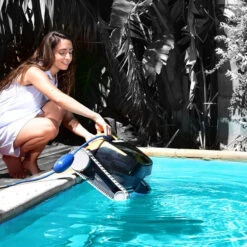 Limpiafondos Eléctrico Dolphin E25 17 Limpiafondos Eléctrico Dolphin E25 -Piscinas Serie Tienda limpiafondos dolphin e25 ambiente